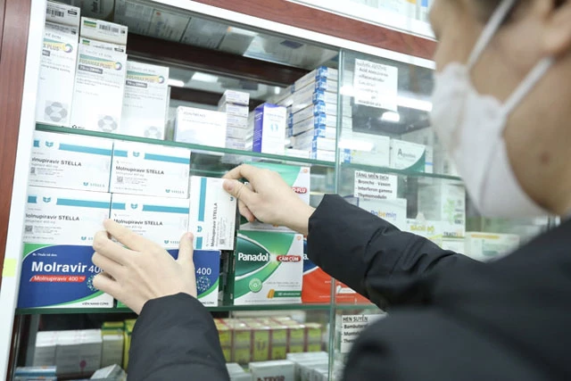 Bộ Y tế cấp giấy đăng ký lưu hành thuốc cho 3 thuốc kháng virus có dược chất Molnupiravir điều trị COVID-19 được sản xuất trong nước (Ảnh: TTXVN)