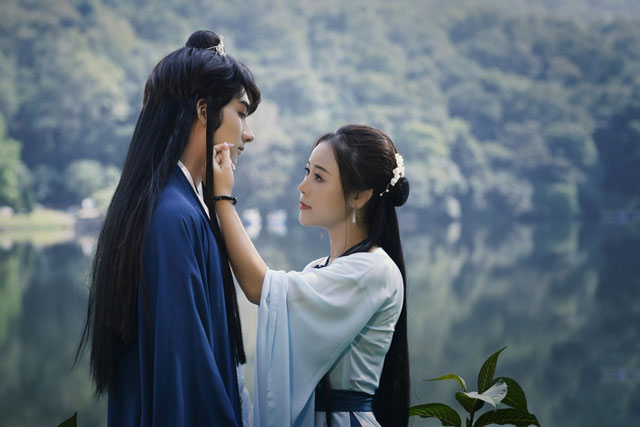 Hoa Trần cover ca khúc của ca vương Châu Thâm, ngọt ngào bên bạn diễn kém 18 tuổi