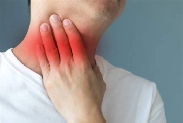 Làm gì với chứng đau họng khi bị COVID-19? - Ảnh 2. Làm gì với chứng đau họng khi bị COVID-19? - Ảnh 2.