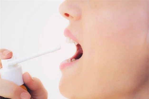 Làm gì với chứng đau họng khi bị COVID-19? - Ảnh 3. Làm gì với chứng đau họng khi bị COVID-19? - Ảnh 3.