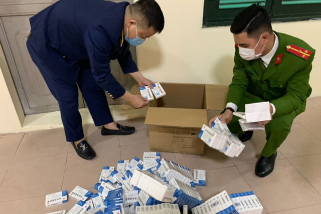 Thu giữ hàng nghìn hộp thuốc điều trị COVID-19, kit xét nghiệm nhập lậu