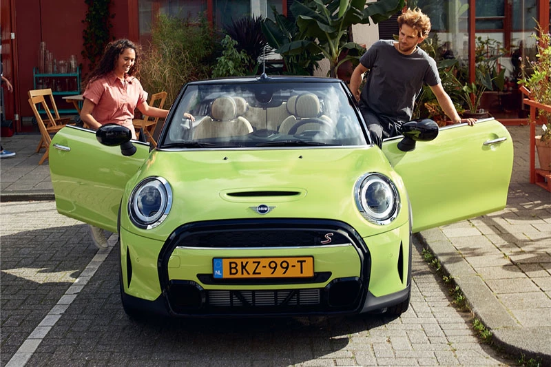 MINI Cooper S Convertible 2022.