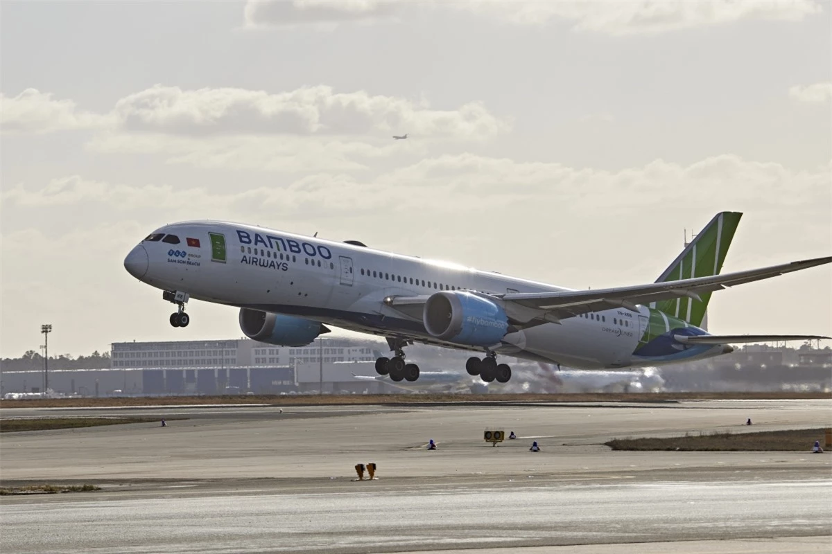 Máy bay thân rộng B787-9 của Bamboo Airways tham gia sơ tán công dân tại Ukraine về nước.