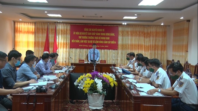 Đoàn công tác Bộ Ngoại giao thăm và làm việc với Bộ Tư lệnh Vùng Cảnh sát biển 4 