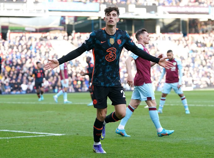 Hiệp 2 bùng nổ, Chelsea "vùi dập" Burnley