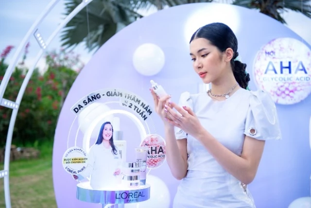 Sự kiện ra mắt của Glycolic-Bright tại Dome Hall – Chloe Gallery, Quận 7, Thành phố Hồ Chí Minh đã quy tụ sự góp mặt của đông đảo giới truyền thông, báo đài cũng như hơn 50 gương mặt nổi tiếng trong lĩnh vực làm đẹp tại Việt Nam. 