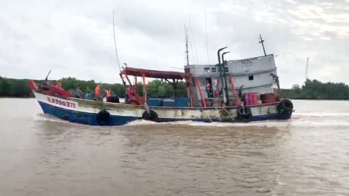 Kiên Giang: Bắt giữ tàu cá vận chuyển 60.000 lít dầu DO không rõ nguồn gốc 