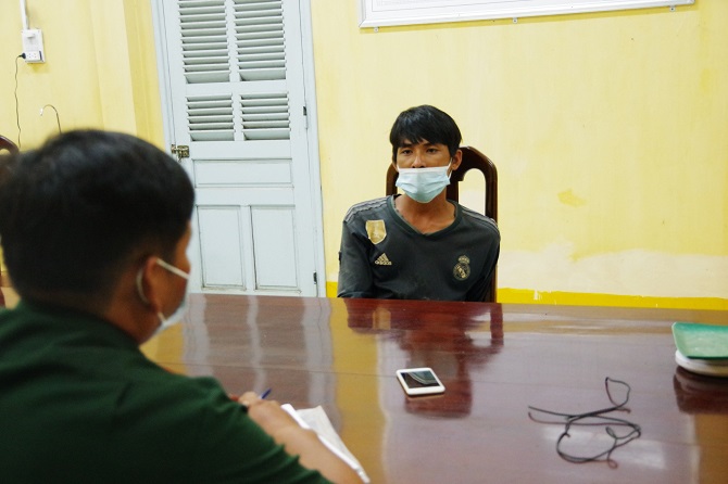 An Giang: Bắt đối tượng mang "hàng nóng" vận chuyển 2kg ma túy đá qua biên giới