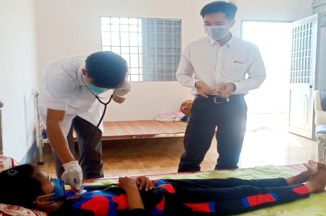 Cà Mau: Nghi vấn một bé gái bị cô ruột bạo hành