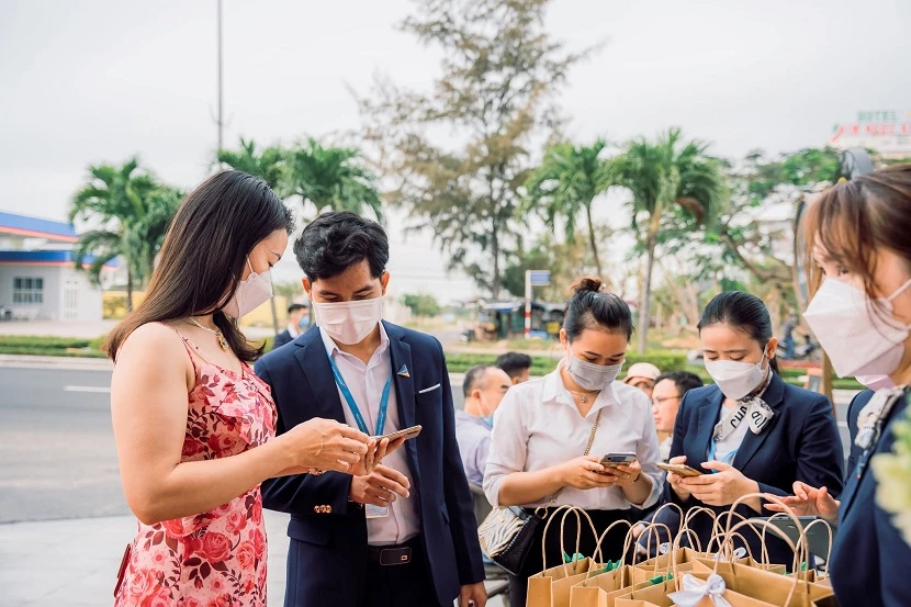 Các nhà đầu tư tìm kiếm dự án nhà ở kết hợp kinh doanh cao cấp của Phú Yên, các tỉnh thành lân cận và hai đầu đất nước đã có mặt tại Regal Maison Phu Yen suốt dịp cuối tuần qua để tìm hiểu về dự án.
