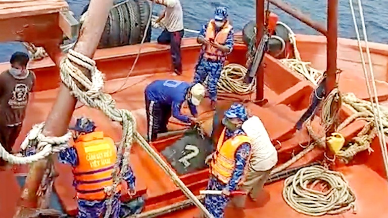 Tình trạng buôn lậu xăng, dầu trên vùng biển Tây Nam gia tăng 