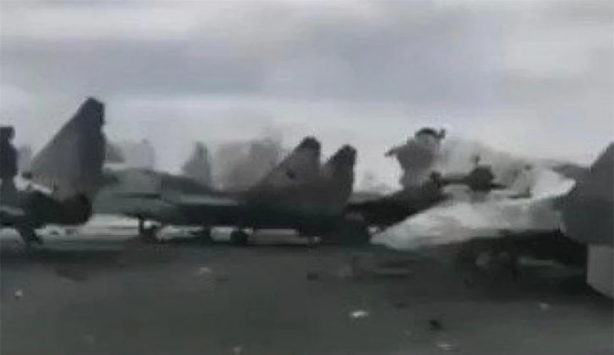 Máy bay MiG-29 của Ukraine bị bắn hạ trong cuộc tấn công tên lửa (Ảnh: Military Watch Magazine)