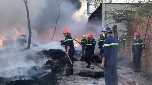 Bà Rịa – Vũng Tàu: Cháy khu vực chứa vỏ xe cũ