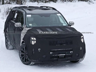 Kia Telluride 2023 tiếp tục lộ diện với lưới tản nhiệt mới