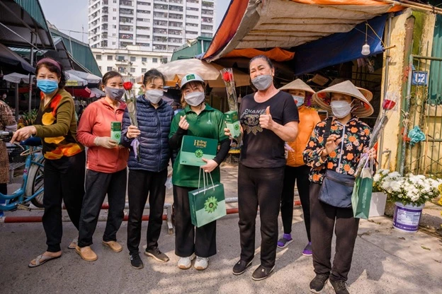 Không chỉ mang đến khoảnh khắc rực rỡ tràn ngập sắc hoa, Dược phẩm Hoàng Hường còn gửi tặng những món quà bất ngờ đến “một nửa thế giới”.