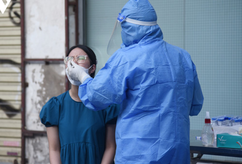 Hà Nội có 32.650 ca COVID-19 mới, nhiều nhất tại Đông Anh và Sóc Sơn