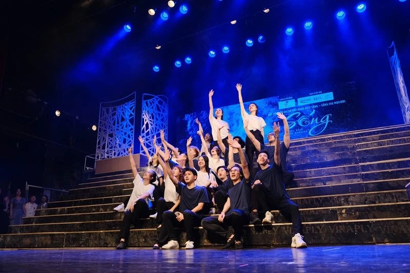 "Sóng" dự kiến công diễn buổi đầu tiên ngày 18/3 tại Nhà hát Lớn Hà Nội.