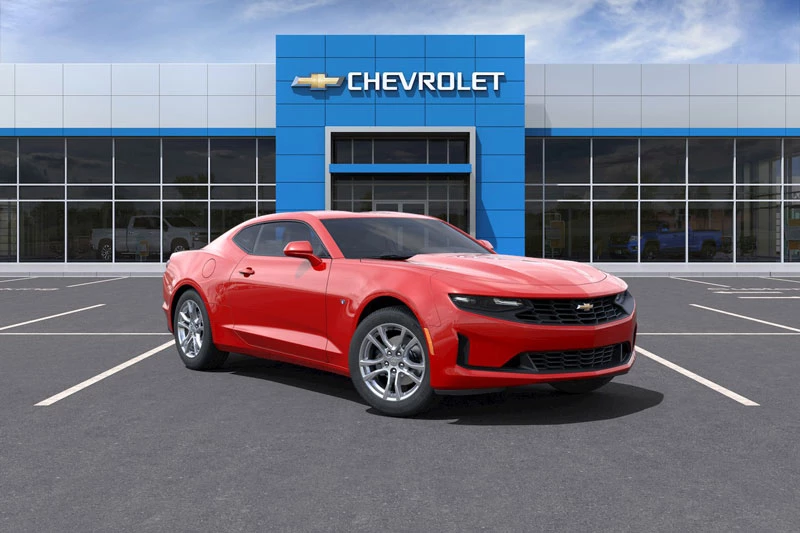 1. Chevrolet Camaro Coupe 1LS 2.0L Turbo (giá khởi điểm: 25.000 USD).