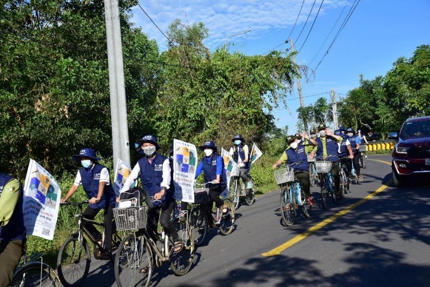 Đoàn xe đạp diễu hành tại Vườn quốc gia Cát Tiên