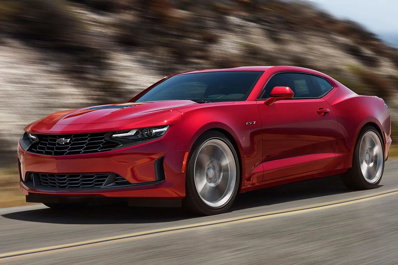 5. Chevrolet Camaro Coupe LT1 (giá khởi điểm: 34.000 USD).