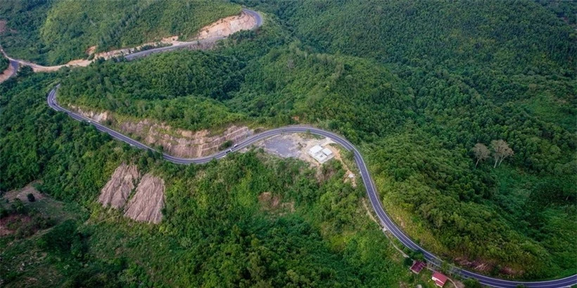 Khung cảnh tuyệt mỹ của cung đường đèo nối “biển” và “hoa”