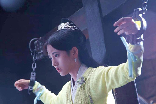 Rợn người hình phạt cổ đại dành cho phụ nữ tên cực thơ nhưng vô cùng đẫm máu