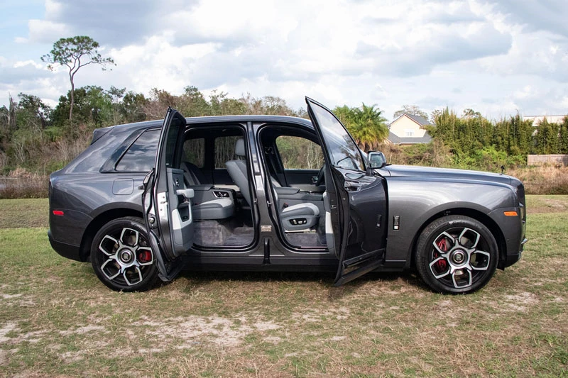 9. Rolls-Royce Cullinan (chiều dài tổng thể: 5.334 mm).