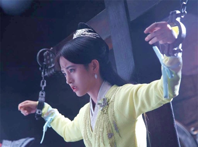 Rợn người hình phạt cổ đại dành cho phụ nữ tên cực thơ nhưng vô cùng đẫm máu ảnh 1