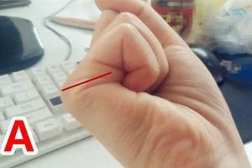 Nắm bàn tay lại rồi đếm đường chỉ để biết vận mệnh: Có số giàu sang, phát tài hay chỉ mãi bần hàn