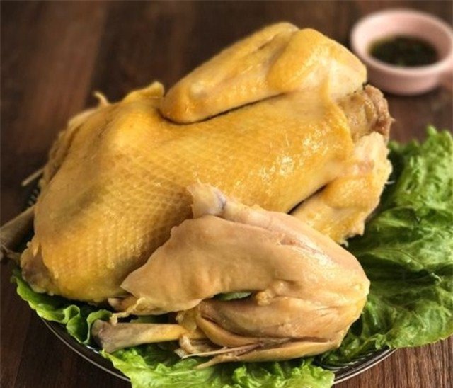 Đầu bếp nhà hàng 5 sao hé lộ bí quyết làm gà nướng muối bằng nồi thơm lừng, ngon xuýt xoa