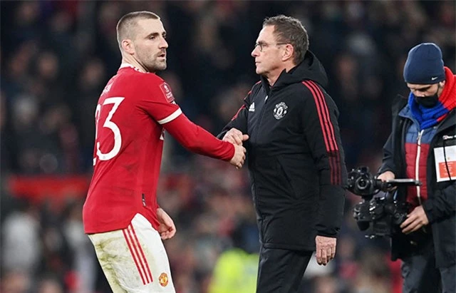 Đang rối như canh hẹ thì MU nhận được tin vui khi hậu vệ trái Luke Shaw muốn gia hạn hợp đồng