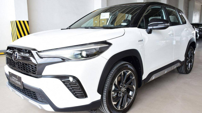 Toyota Corolla Cross GR Sport Hybrid 2022 ra mắt, giá gần 800 triệu đồng
