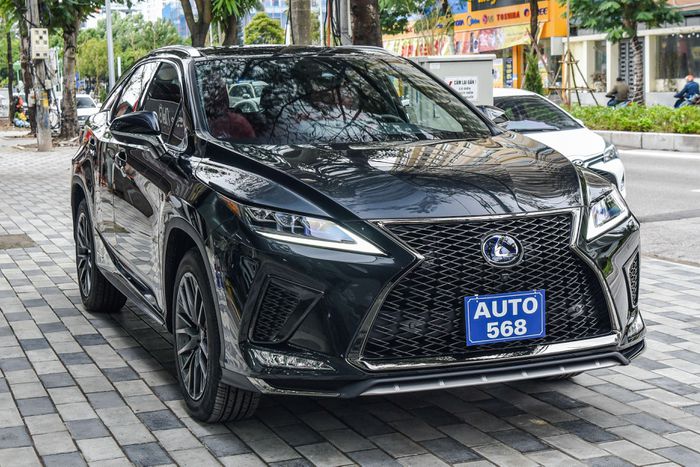 Cận cảnh Lexus RX450h F-Sport 2022 đầu tiên tại Việt Nam