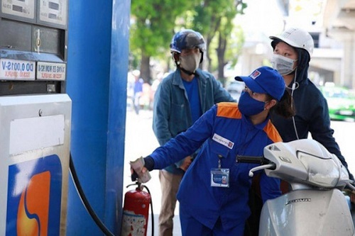 Giảm 2.000 đồng thuế bảo vệ môi trường, giá xăng liệu hạ nhiệt?