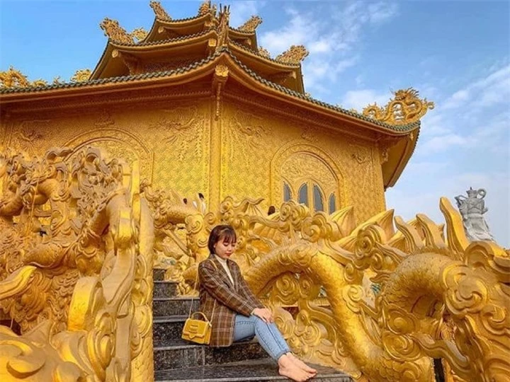 Ngôi chùa ‘dát vàng’ được ví như ‘Thái Lan thu nhỏ’ thu hút giới trẻ Hà thành - 3