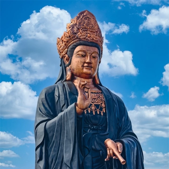 Tượng Phật Bà cao nhất châu Á ẩn hiện dưới làn mây ở ‘nóc nhà Nam Bộ’ - 2