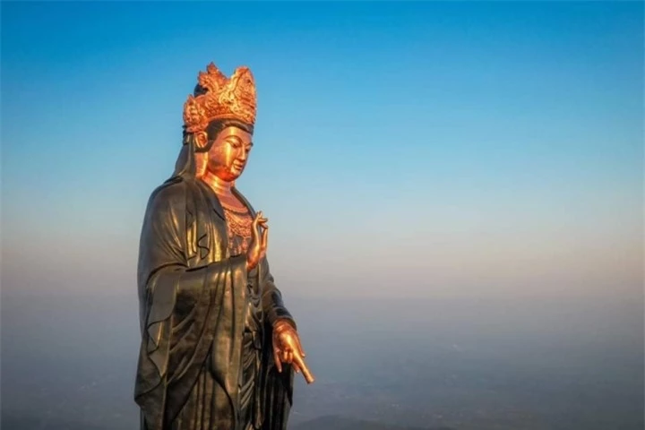 Tượng Phật Bà cao nhất châu Á ẩn hiện dưới làn mây ở ‘nóc nhà Nam Bộ’ - 3