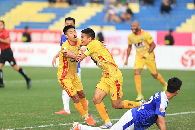 Kết quả Thanh Hóa 3-0 SHB Đà Nẵng: Sụp đổ vì thủ kém