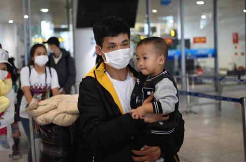 Thêm 2 chuyến bay chở gần 600 đồng bào từ Ukraine về nước an toàn