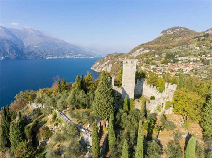 Bí ẩn về những ‘bóng ma’ ẩn hiện khắp tòa lâu đài cổ 1000 tuổi ở nước Ý  - 1