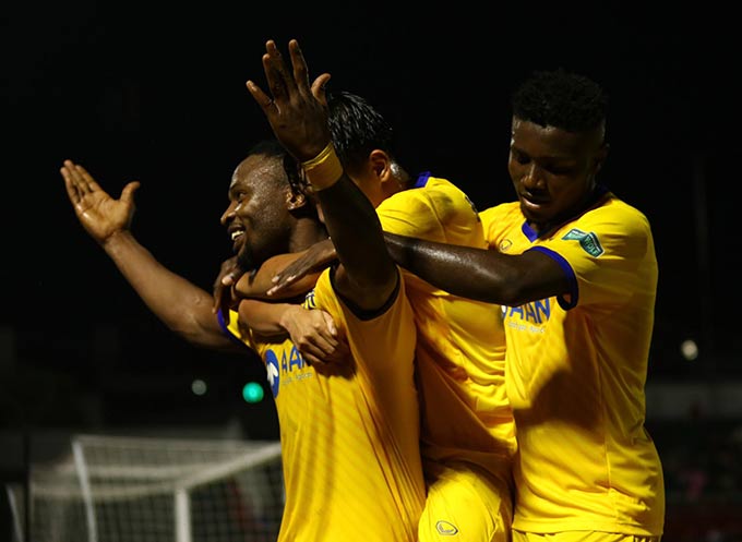 Mất Văn Đức, SLNA lỡ cơ hội lên đầu bảng V.League