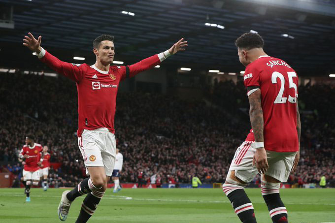 Hat-trick siêu hạng của Ronaldo đánh bại Tottenham