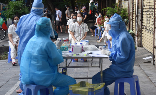 Hà Nội có hơn 27.800 F0 mới, nhiều nhất tại Sóc Sơn và Đông Anh