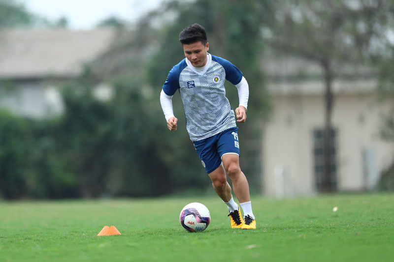 Quang Hải tập luyện trở lại trước tin đồn chia tay Hà Nội FC
