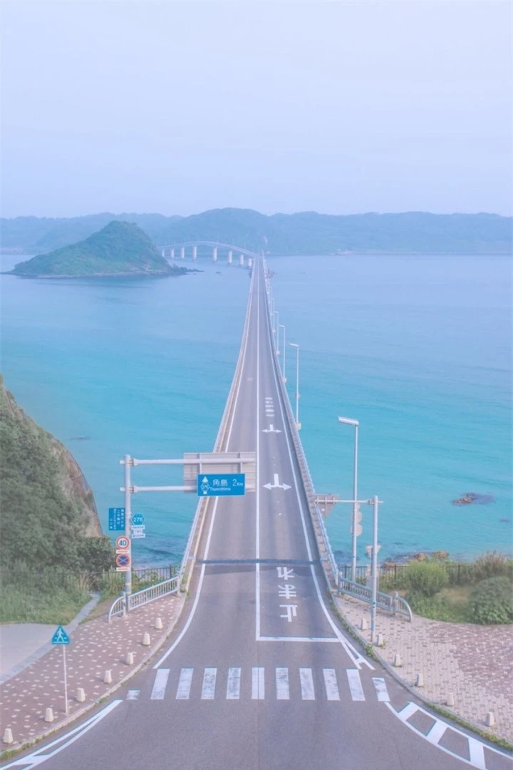 Cây cầu vượt biển thẳng tắp hướng tới chân trời đẹp nhất Nhật Bản - 1