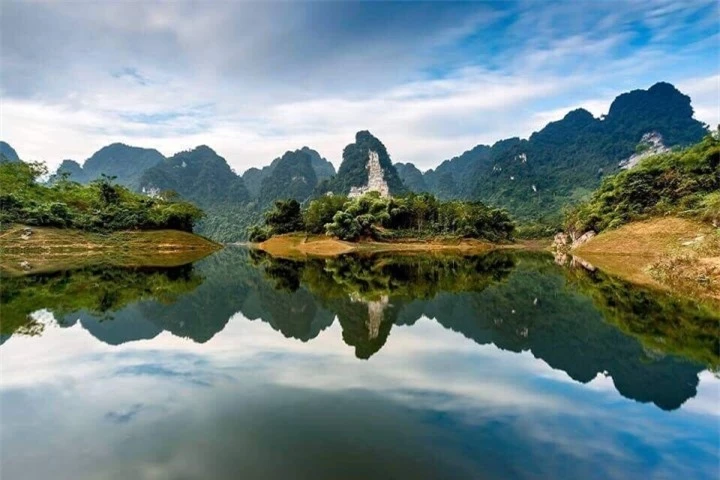 Có một ‘vịnh Hạ Long’ yên bình ở Tuyên Quang, quá tuyệt cho 1 ngày trốn phố đông - 6