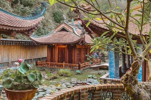 Tìm về bình yên ở ngôi chùa nằm giữa rừng núi hoang sơ Hà Nam
