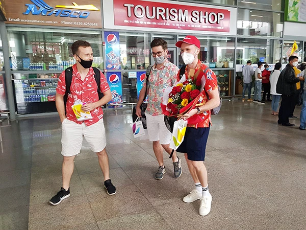 Du khách nước ngoài đến Đà Nẵng khi TP này mở lại các hoạt động du lịch