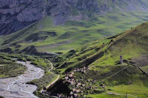 Vẻ ma mị của ngôi làng được mệnh danh ‘thành phố của người chết, đi dễ khó về’