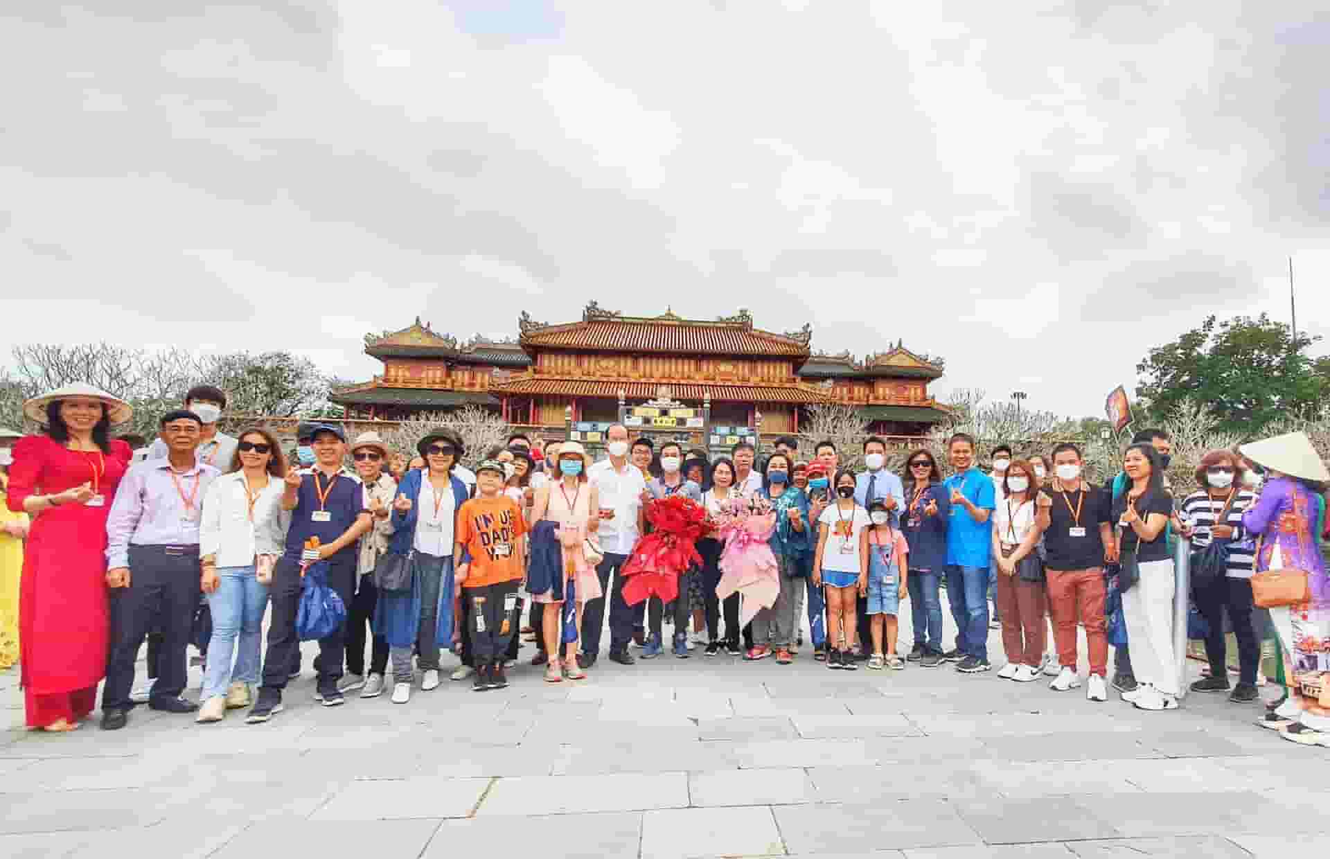 Tín hiệu gì từ đoàn 600 khách tham quan Đại nội Huế ?